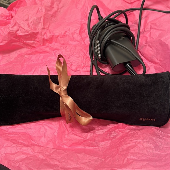 Dyson flat iron - Picture 7 of 7